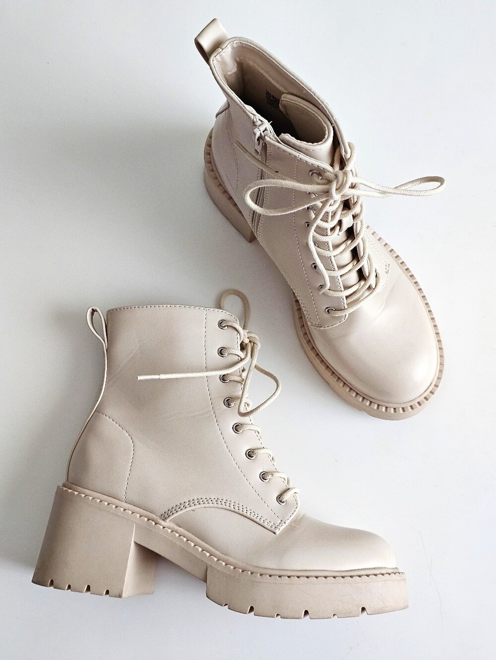 Madden Girl Talenti Cream Ivory Platform Lace Up Combat Boots Size 6M